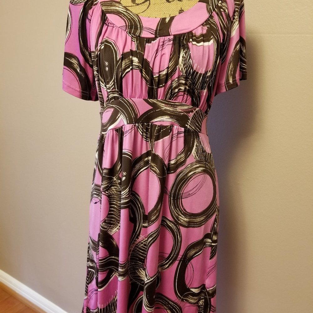 JoyJoy flirty pink dress geometric print scoop-neck V-back